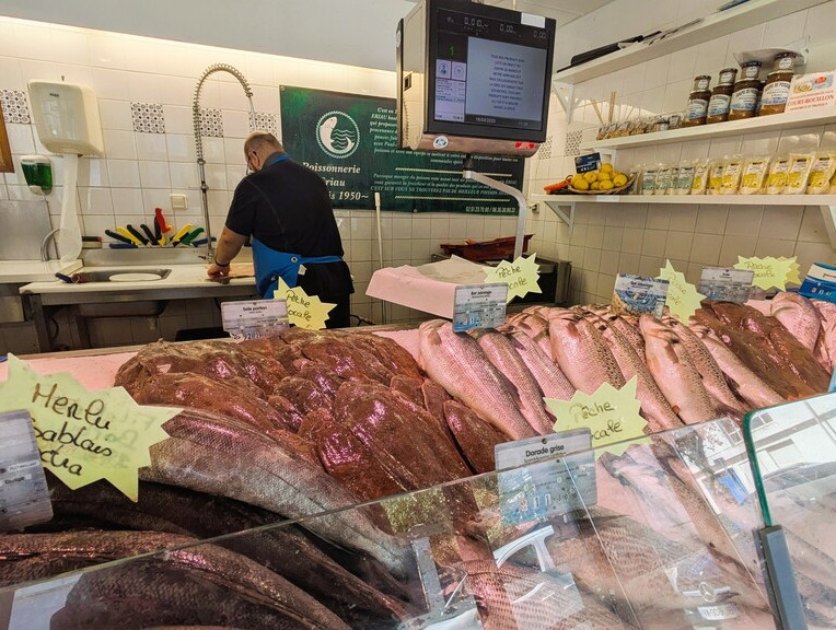 La poissonnerie : un lien direct entre la mer et le consommateur